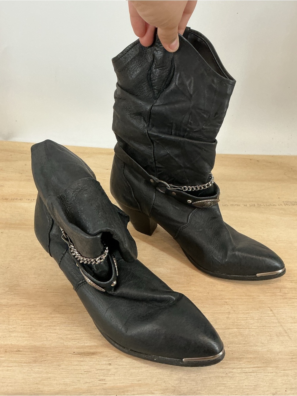 Classic Black Women's Mid-Calf Western Boots with Silver Accents Size 9